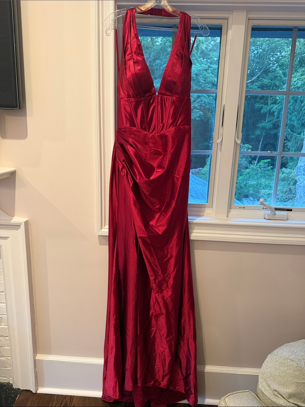 Elegant Red Plunging V-Neck Prom Gown